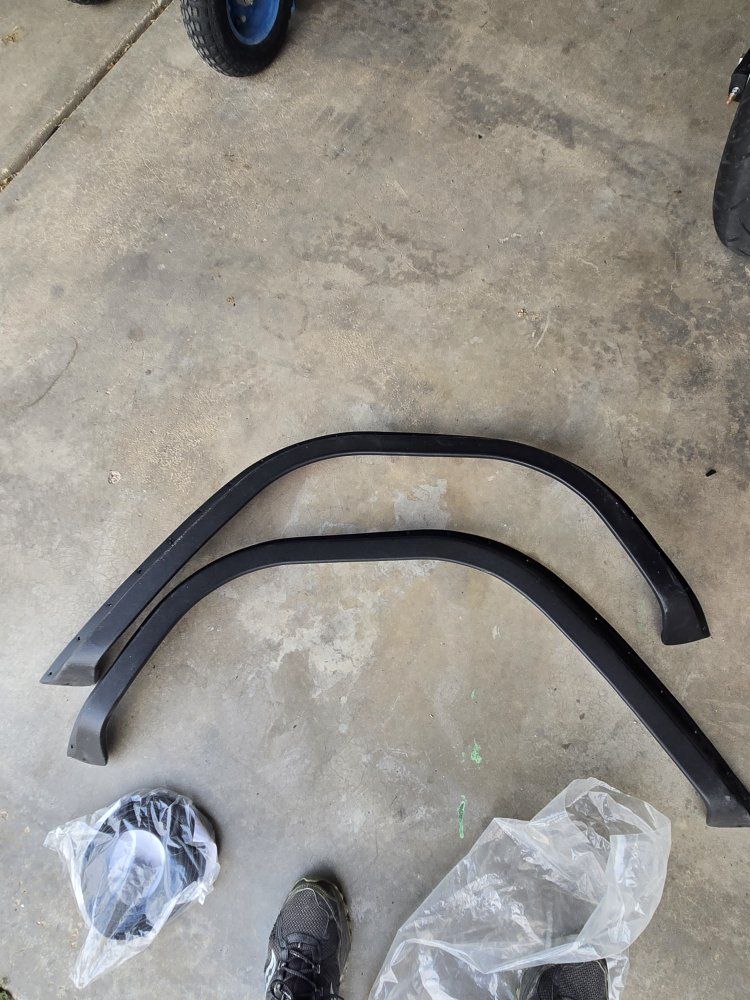 New Bushwacker 20001-07 Pair Of Front Cut-Out Fender Flares For 66-77 Ford Bronco