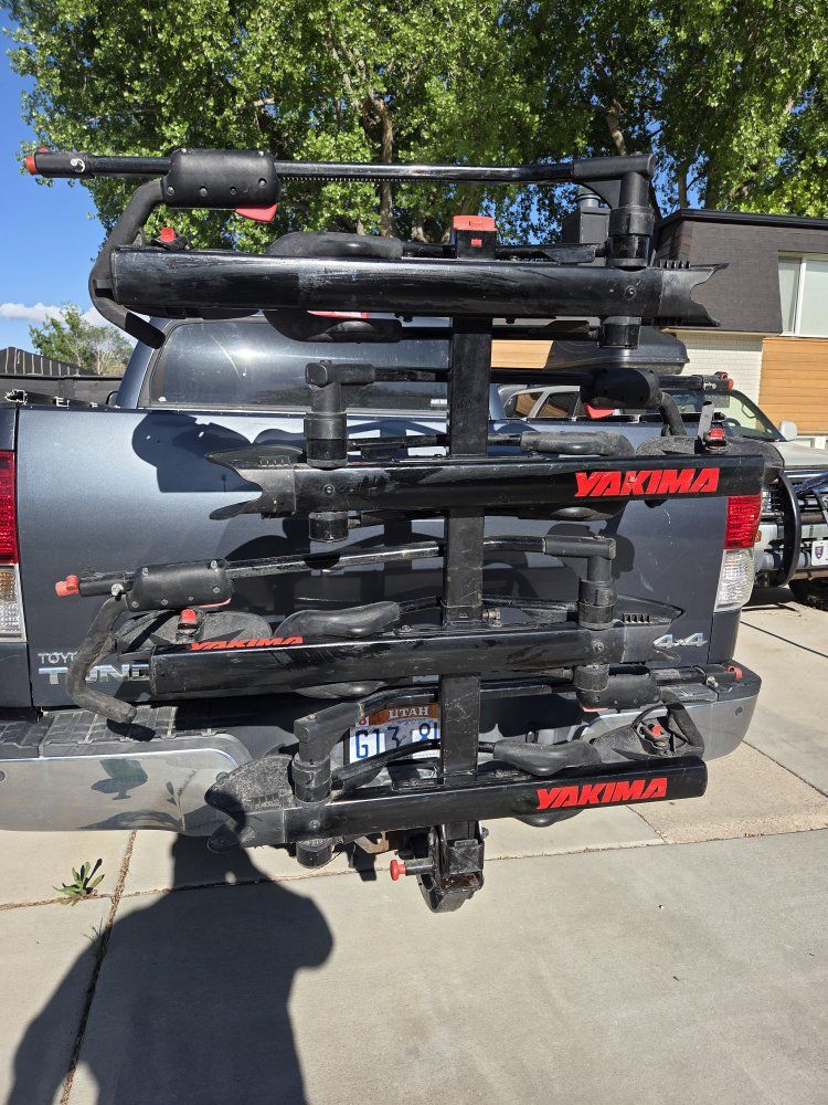 Yakima HoldUp 4-Bike Rack W/Bike Locks