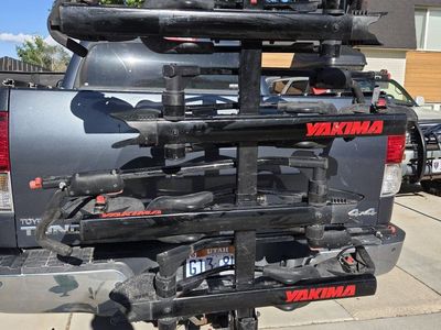 Yakima HoldUp 4-Bike Rack W/Bike Locks