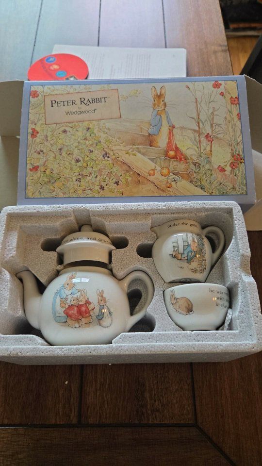Wedgwood Peter Rabbit Teapot Tea Set Creamer Sugar Bowl Kids Nursery Dishware