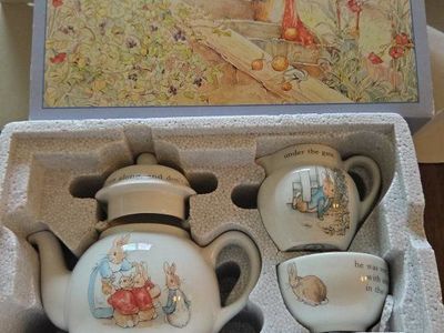 Wedgwood Peter Rabbit Teapot Tea Set Creamer Sugar Bowl Kids Nursery Dishware