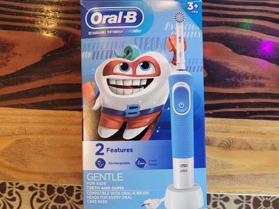 Oral-B Braun Rechargeable Electric Toothbrush - Blue