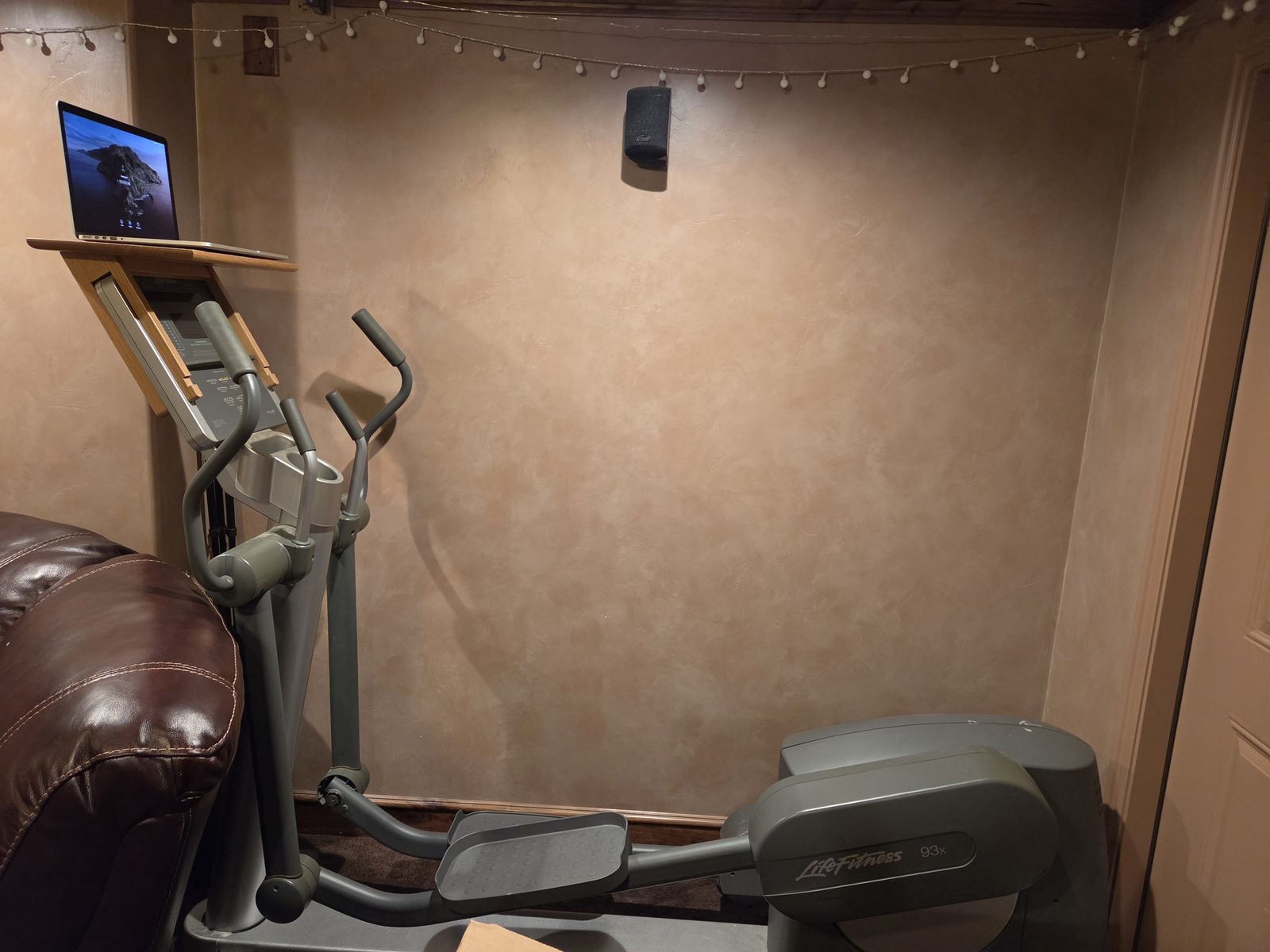 Laptop Compatible | Life Fitness 93x elliptical cross trainer