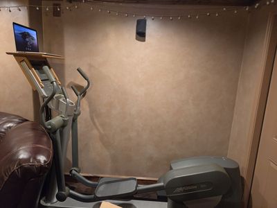 Laptop Compatible | Life Fitness 93x elliptical cross trainer