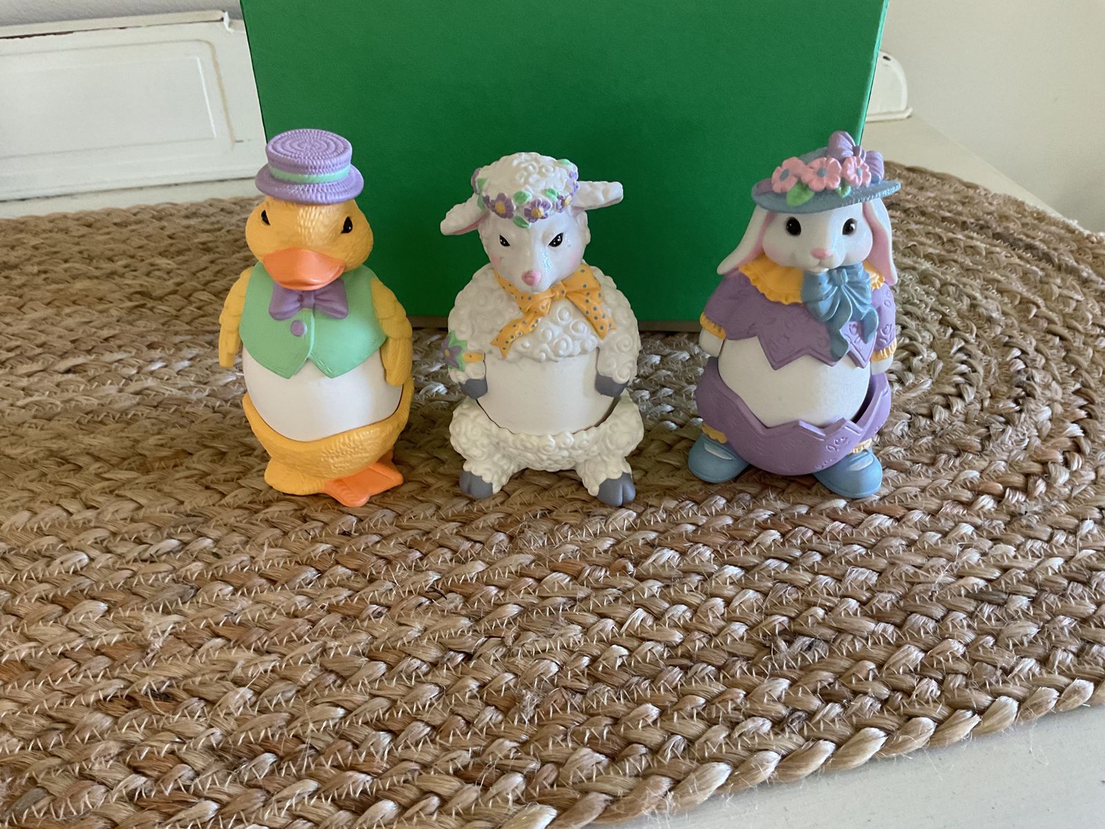 Vintage 1997 Avon Egg Pals
