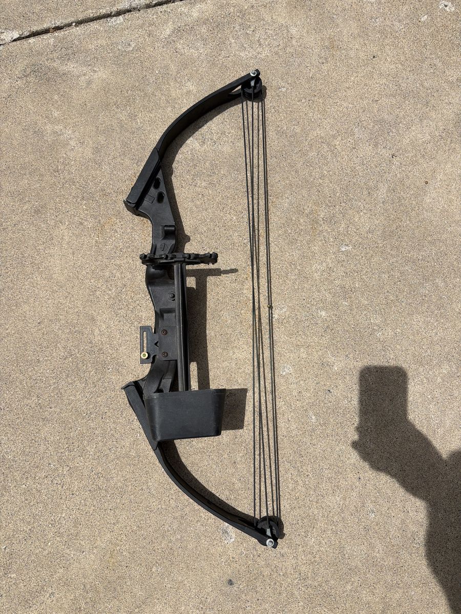 Genesis Compound Bow – Ready to Shoot