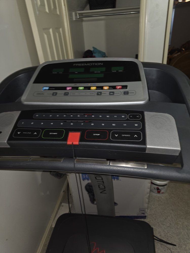 Echelon Freemotion Treadmill w/Incline Feature
