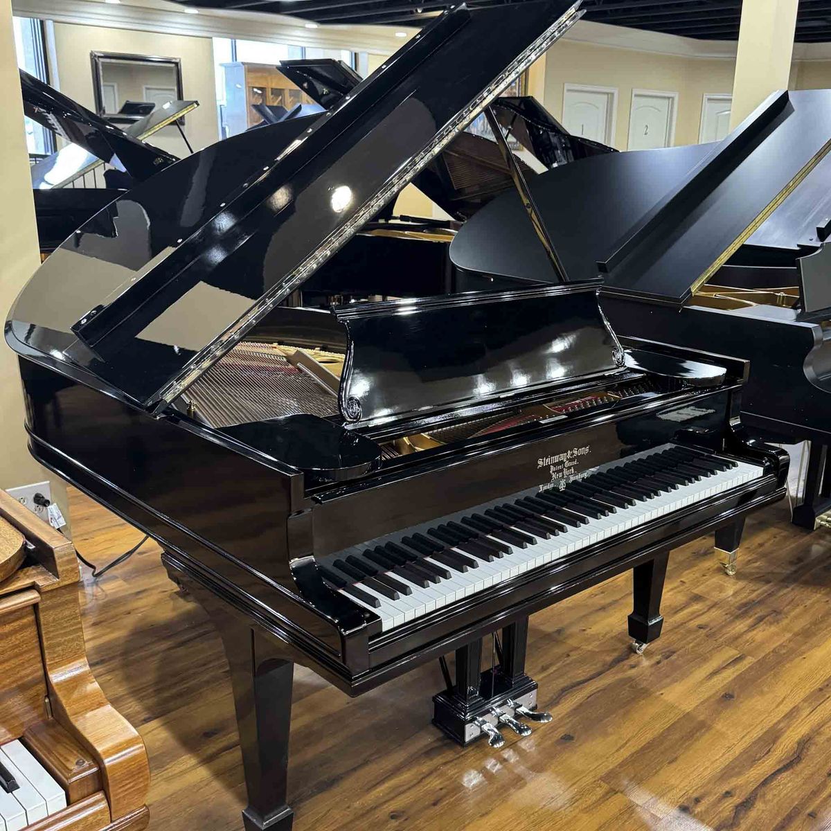 GORGEOUS LIKE-NEW STEINWAY GRAND PIANO