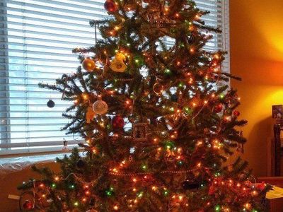 7.5 ft lighted Christmas tree