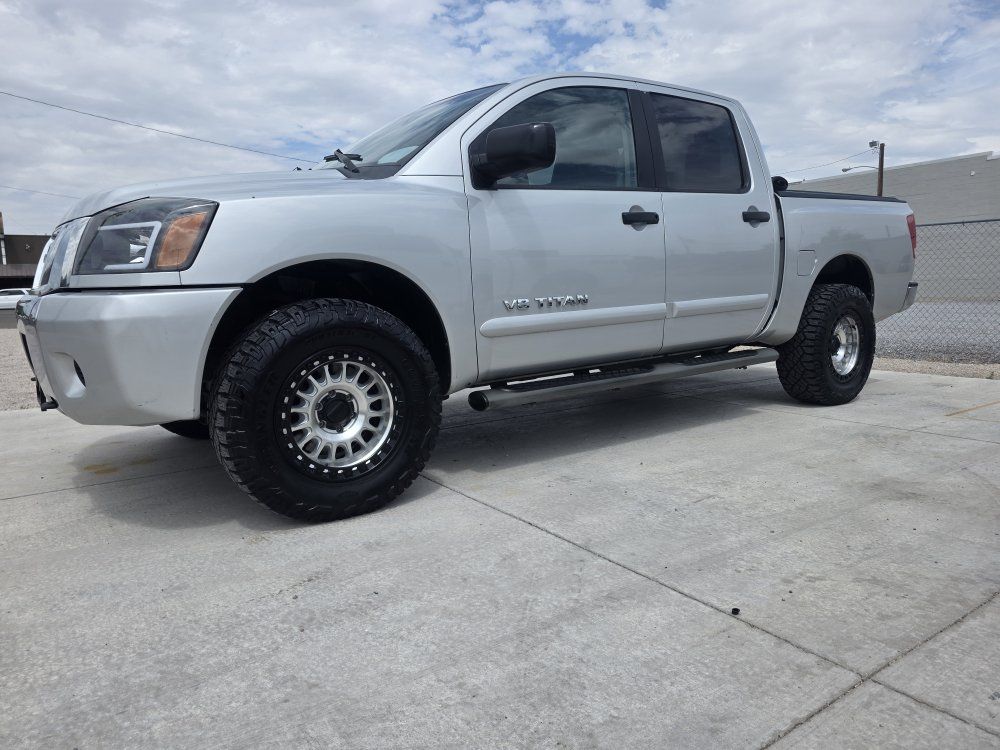 2012 Nissan Titan SV
