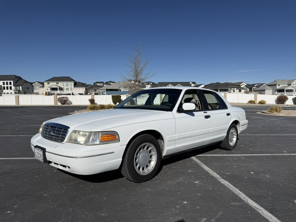 2002 Ford Crown Victoria 