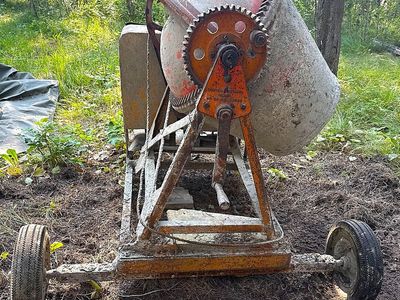 Vintage Montgomery Ward Cement Mixer on Towable Frame Base. Ran When Last Used