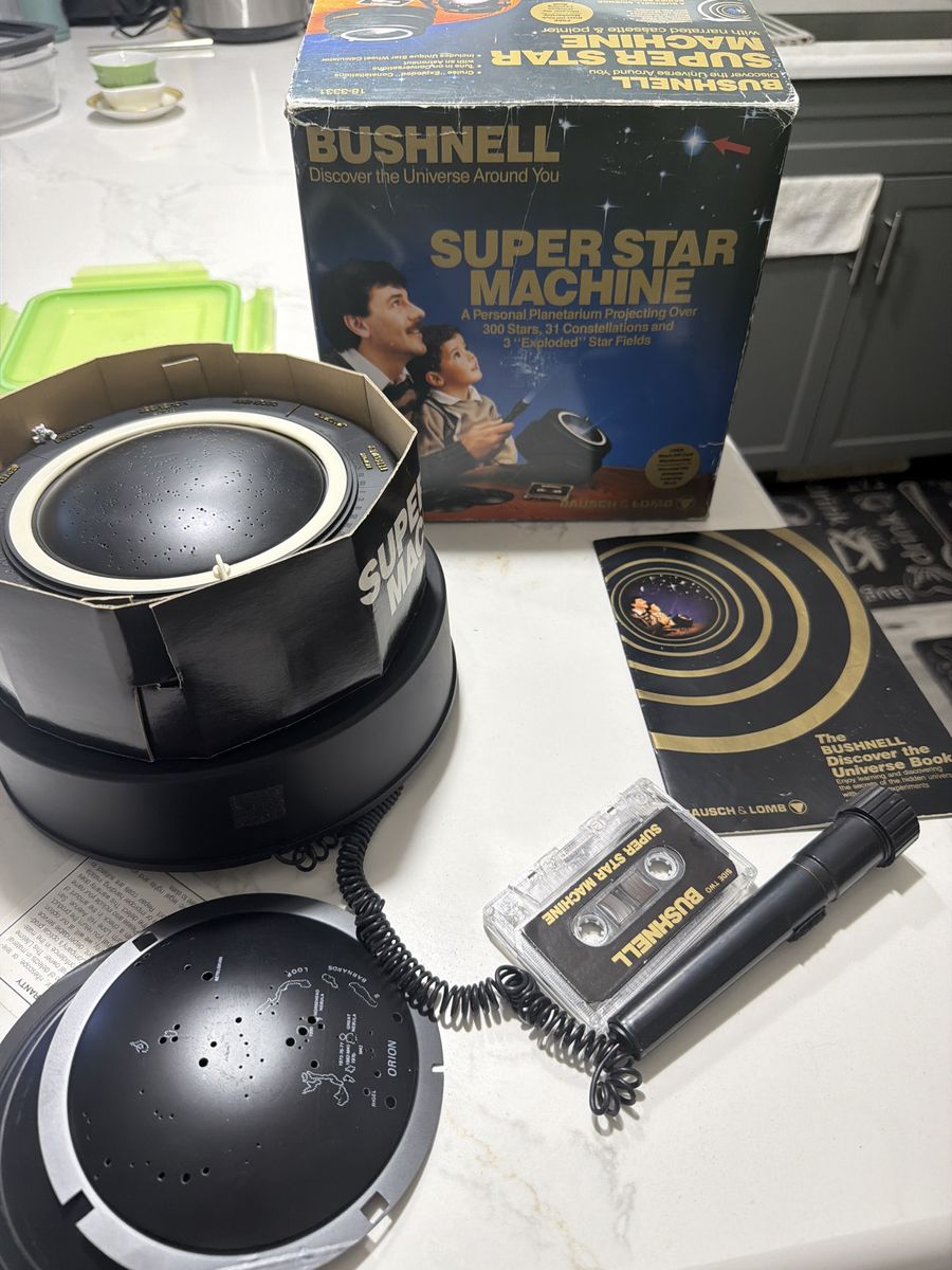 Bushnell Super Star Machine Personal Planetarium - 300 Stars, 31 Constellations, w/ Cassette