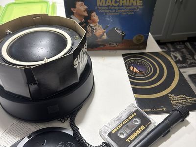 Bushnell Super Star Machine Personal Planetarium - 300 Stars, 31 Constellations, w/ Cassette