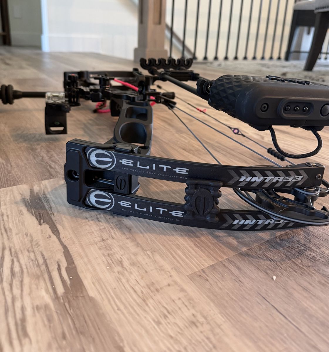 2025 Elite Hunter 33 Bow with Accessories
