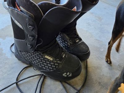ThirtyTwo Mens Black Snowboard Boots - Size 13 - Lace-Up All-Mountain Performance