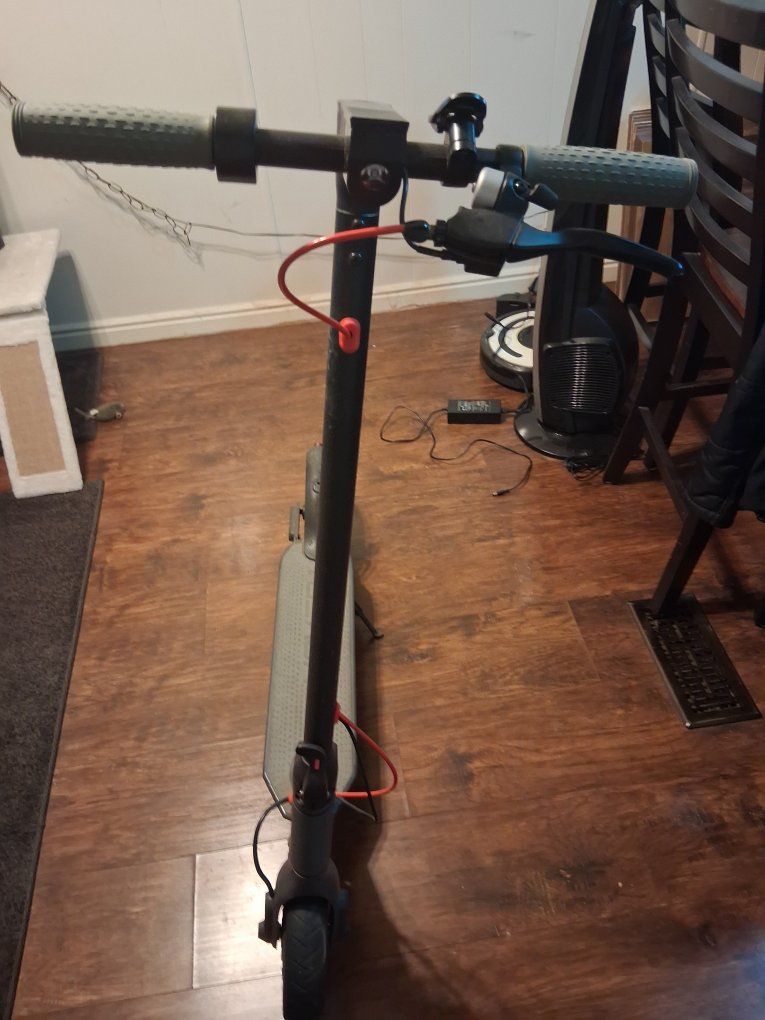 Xiaomi Mi Electric Scooter Essential - Gray/Black, Foldable, Lightweight