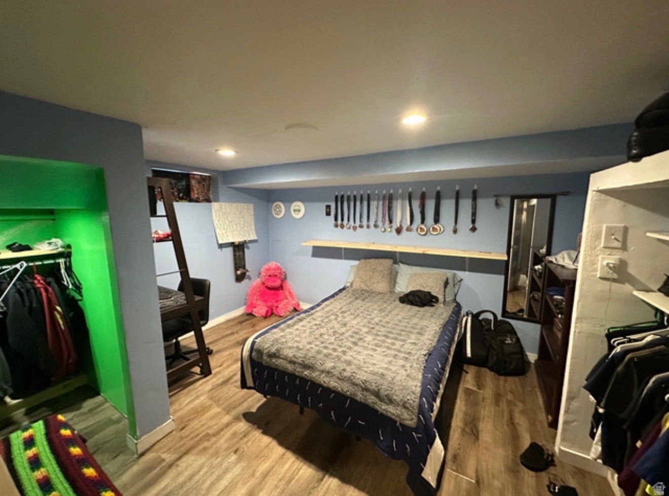 Main image 6
