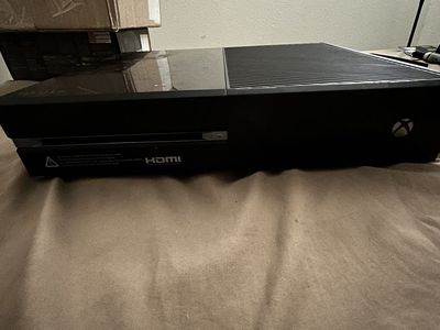 Xbox one with rechargeable controller battery pack (no power cable for the xbox)