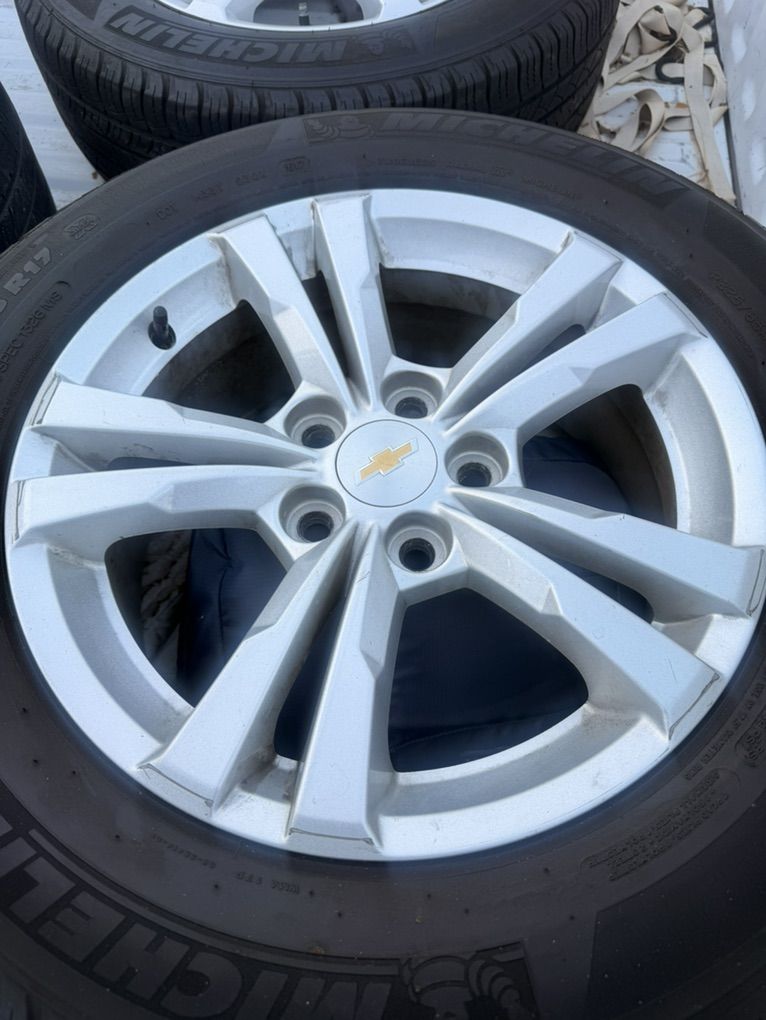 Chevy rims  R17s