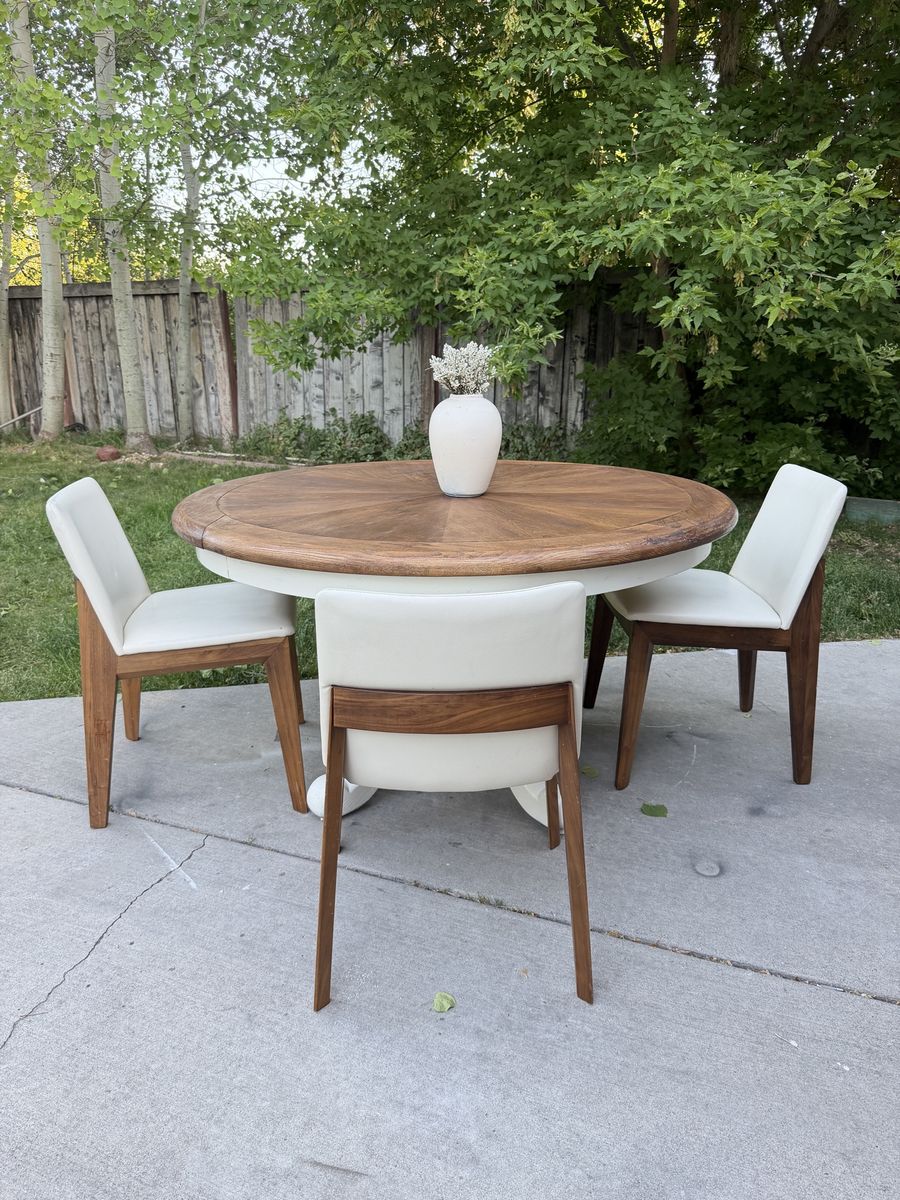 Beautiful Dinning SET table and chairs
