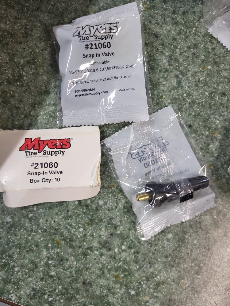 Myers Tire Supply 21060 Snap-In Valve Box Qty: 10 & Fibre-Metal Honeywell 5000 Adjustable Speedy Mounting Loop