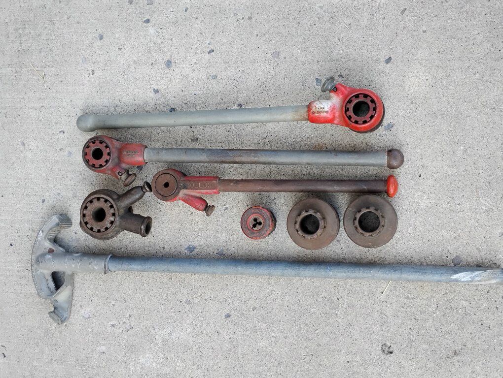 Ridgid/Toledo Plumbing Tools Bolt/Pipe Die Threader 00-R-B plus 27" Handle Vintage