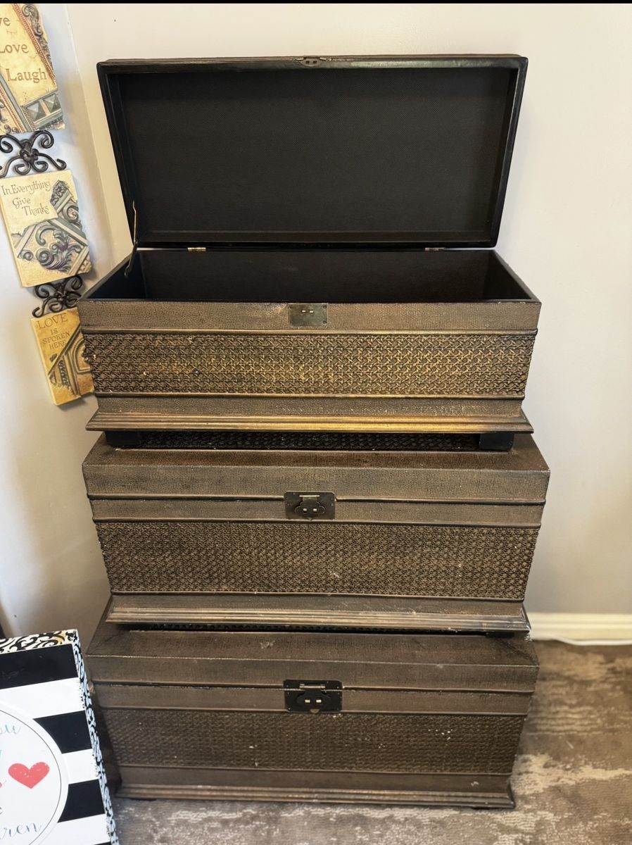 Set of 3 Vintage-Style Decorative Nesting Trunks