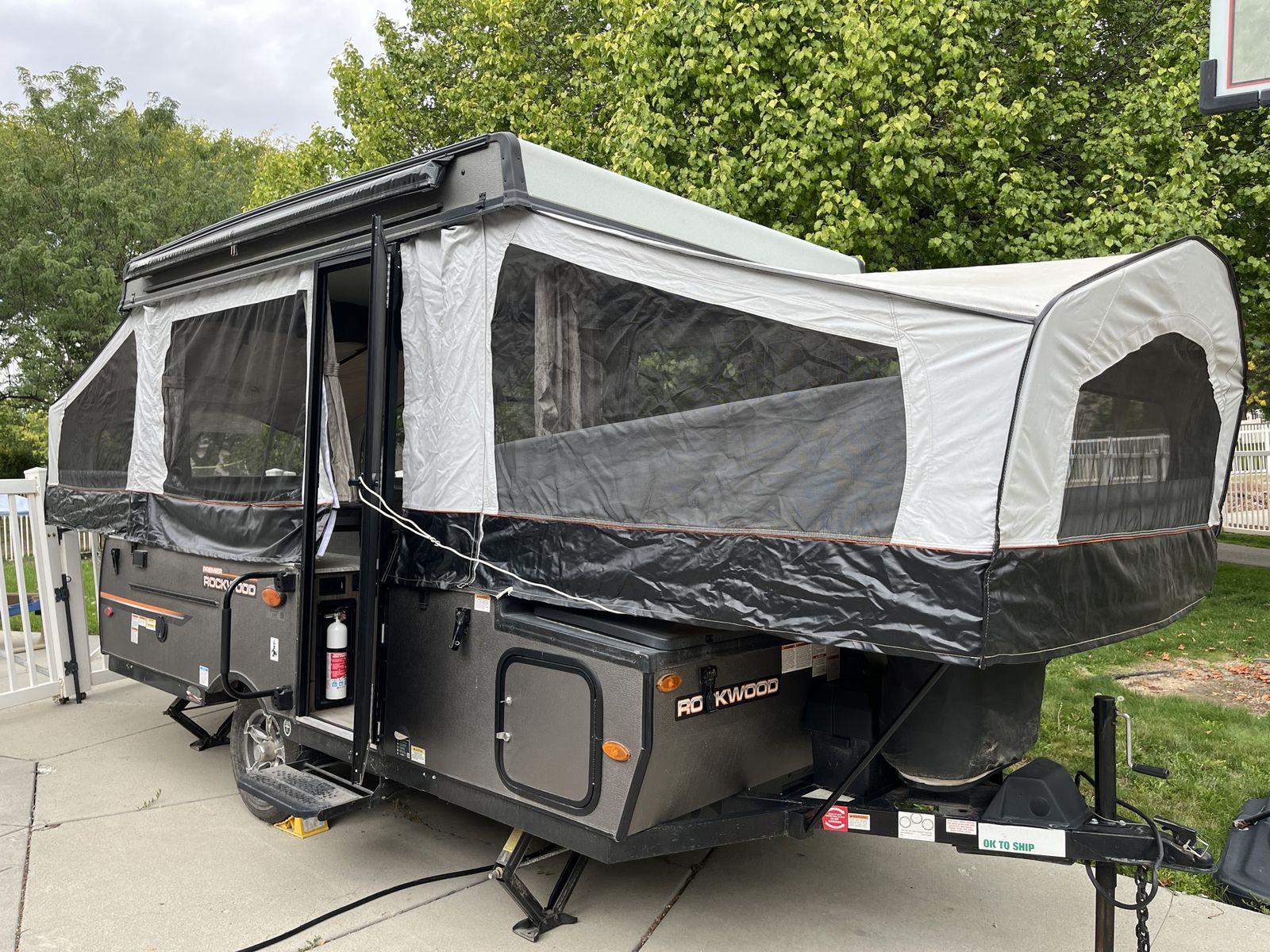 2022 Rockwood Freedom 1940F Popup Trailer - Excellent Condition