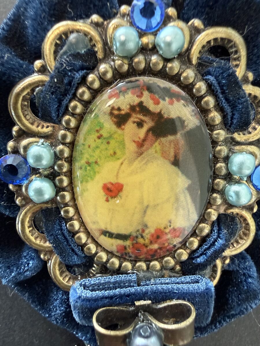 Handmade Vintage-Style Cameo Brooch