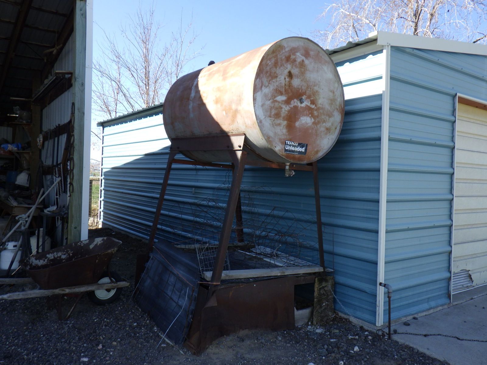 500 gal. Fuel Tank with Stand