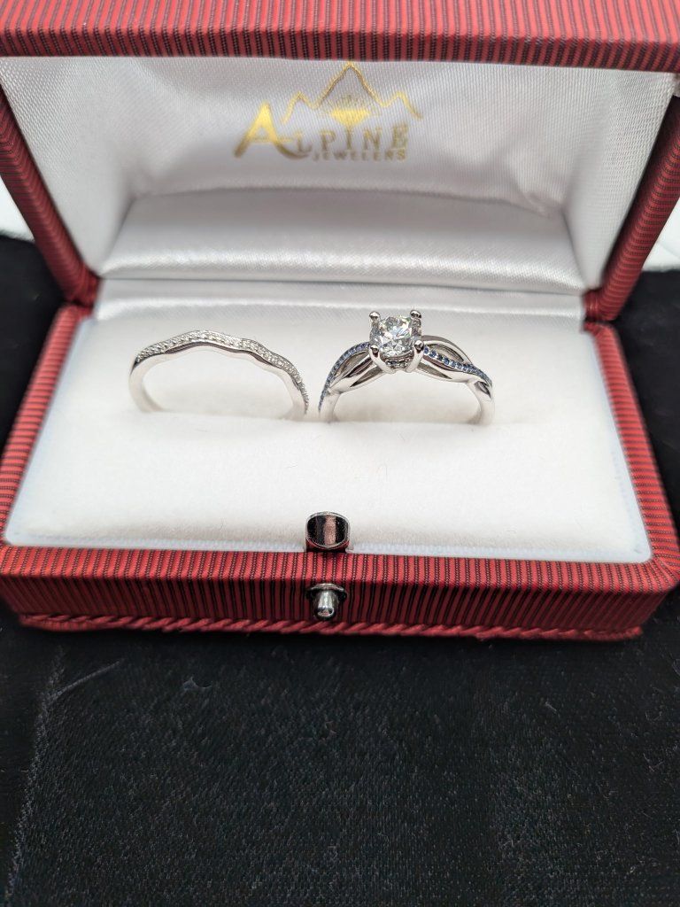 Stunning Diamond & Sapphire Wedding Ring Set - White Gold, Size 7