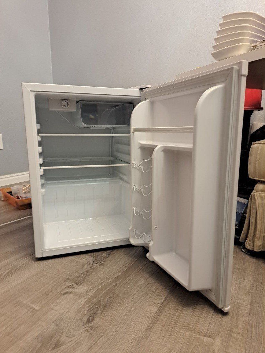 Magic chef mini fridge