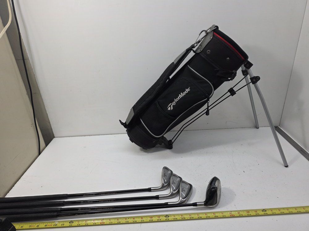 TaylorMade 320K  Kids Extra Small Golf Club Set & Stand Bag