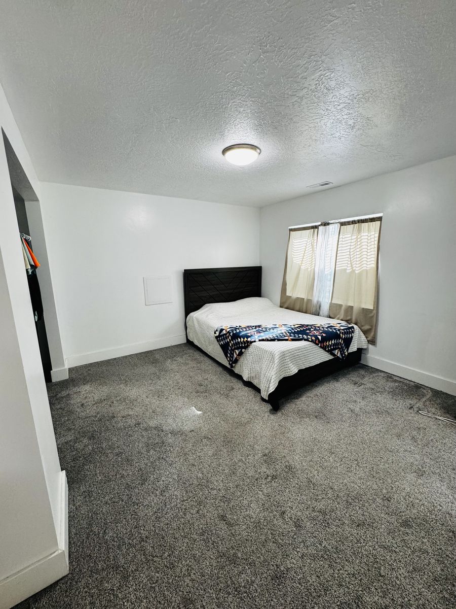 Room for rent/ Seeking for roomate