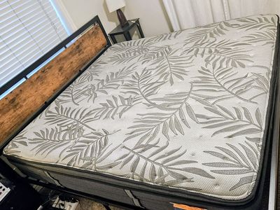 King Size Mattress - Sealy Posturepedic 14" Firm plush Mattress $300