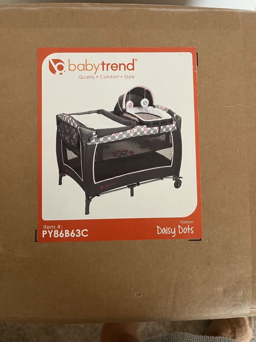 Baby Trend Lil Snooze Deluxe II Nursery Center.