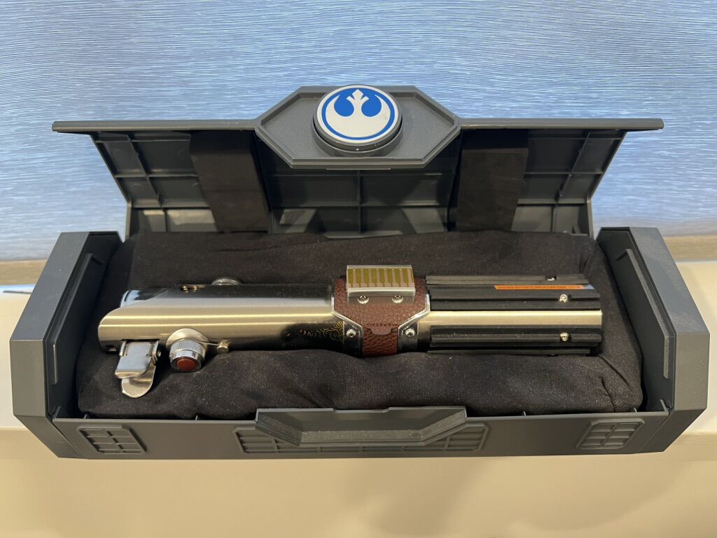 STAR WARS Galaxy’s Edge Skywalker Lightsaber