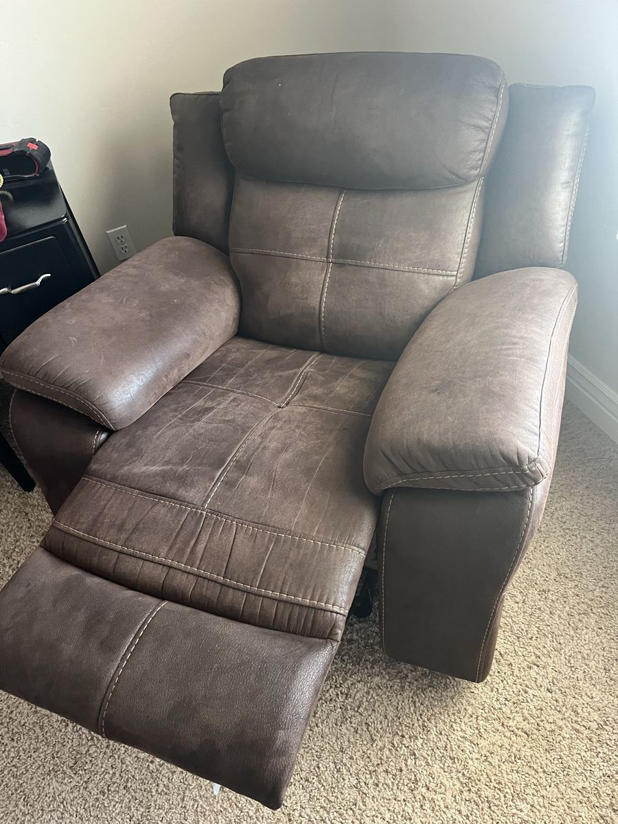 2 la-Z-Boy style chairs, light and dark brown, 99 each
