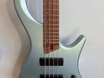 Ibanez headless bass