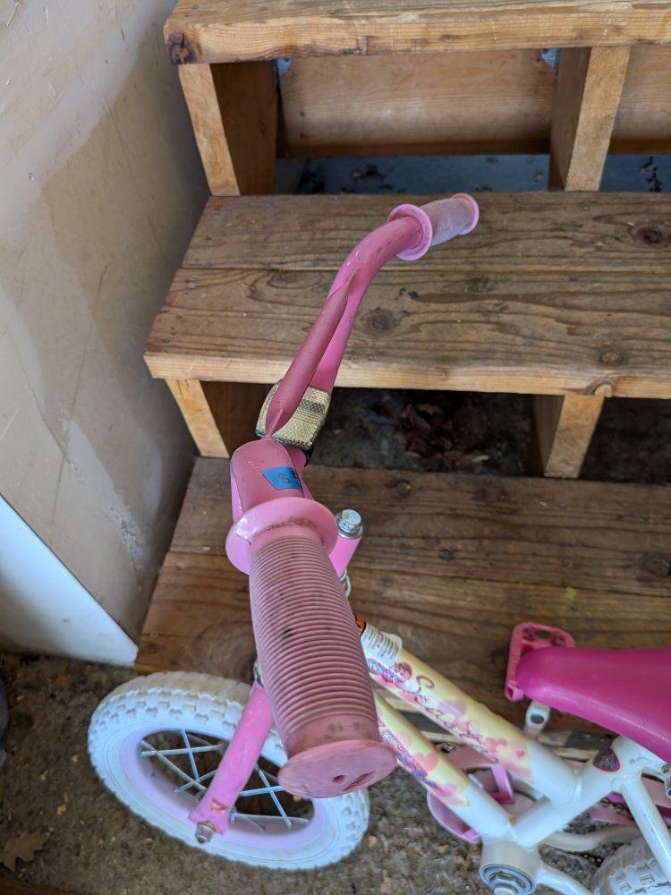 girls pink huffy bike 18"