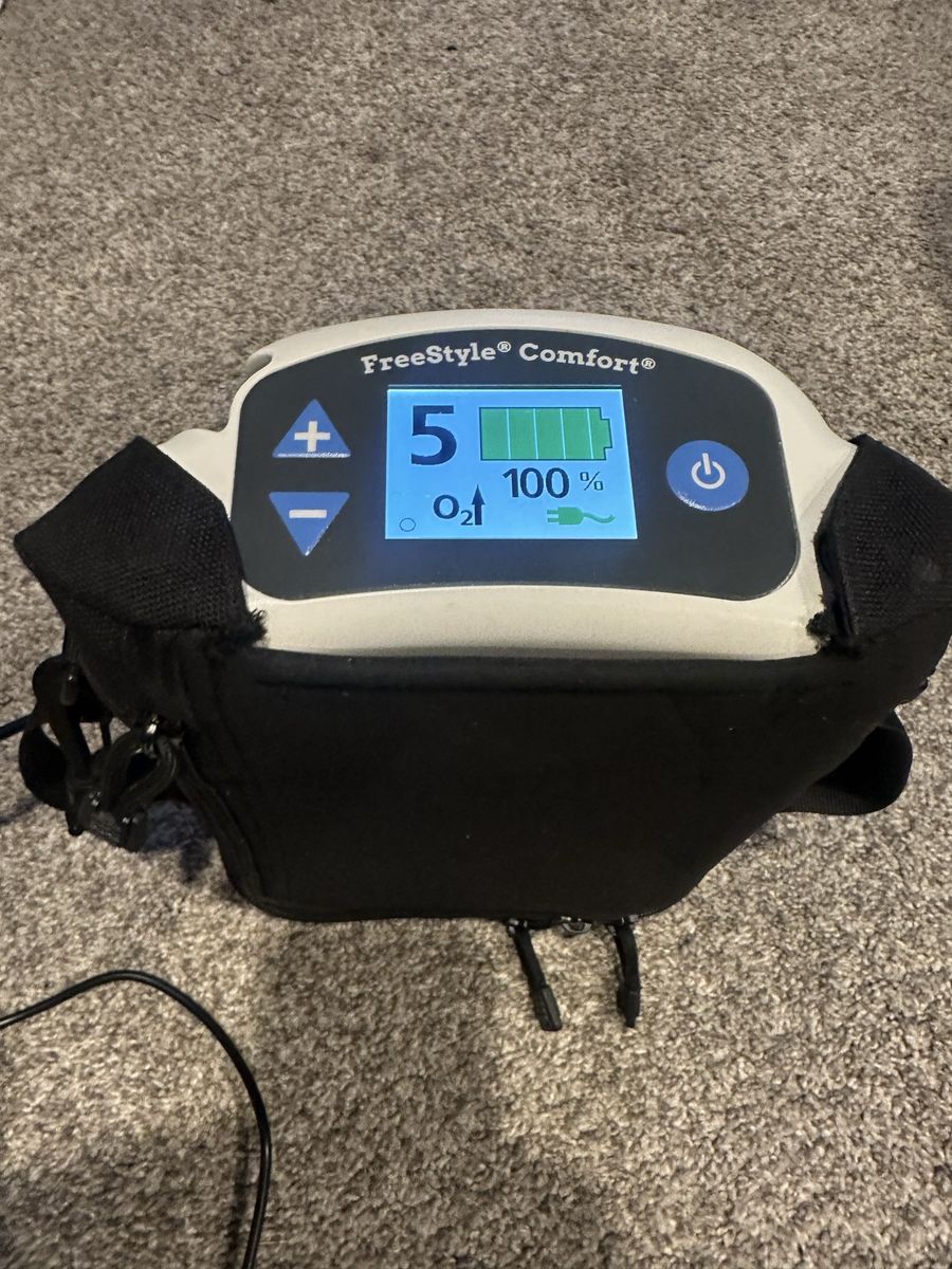 Caire FreeStyle Comfort Portable Oxygen Concentrator with AC Adapter & Carry Bag