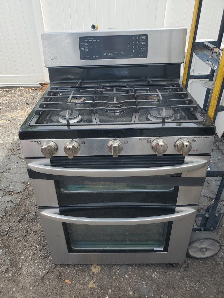 LG Stainless Steel Double Oven Gas Range with 5-Burner Cooktop