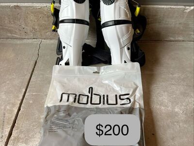 Mobius X8 Knee Braces size XS