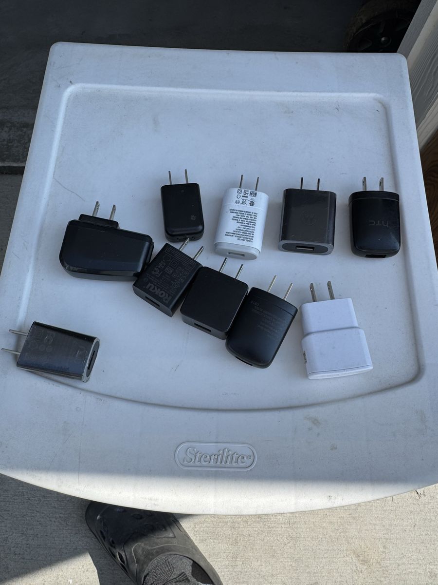 Assorted AC USB Power Adapter Wall Chargers Lot (10 Pieces) - Samsung, Roku, HTC & More