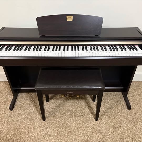 Yamaha Clavinova CLP-115 Weighted 88-Key Digital Piano w/ Bench