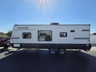 2018 Coachmen Clipper Ultra-Lite Travel Trailer - Excellent Condition, Ready for Adventure!