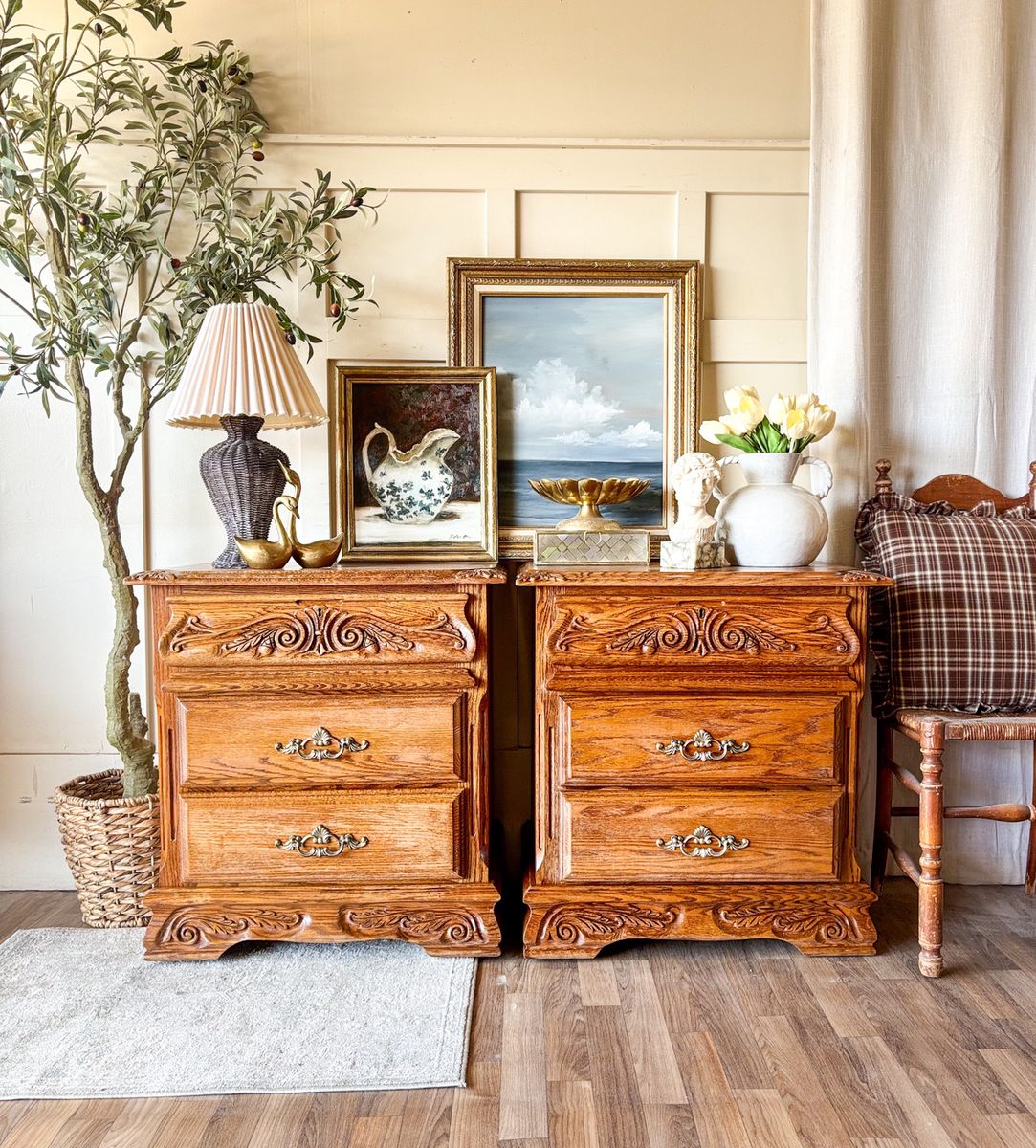 *FREE DELIVERY* Carved Oakcrest Nightstand Set