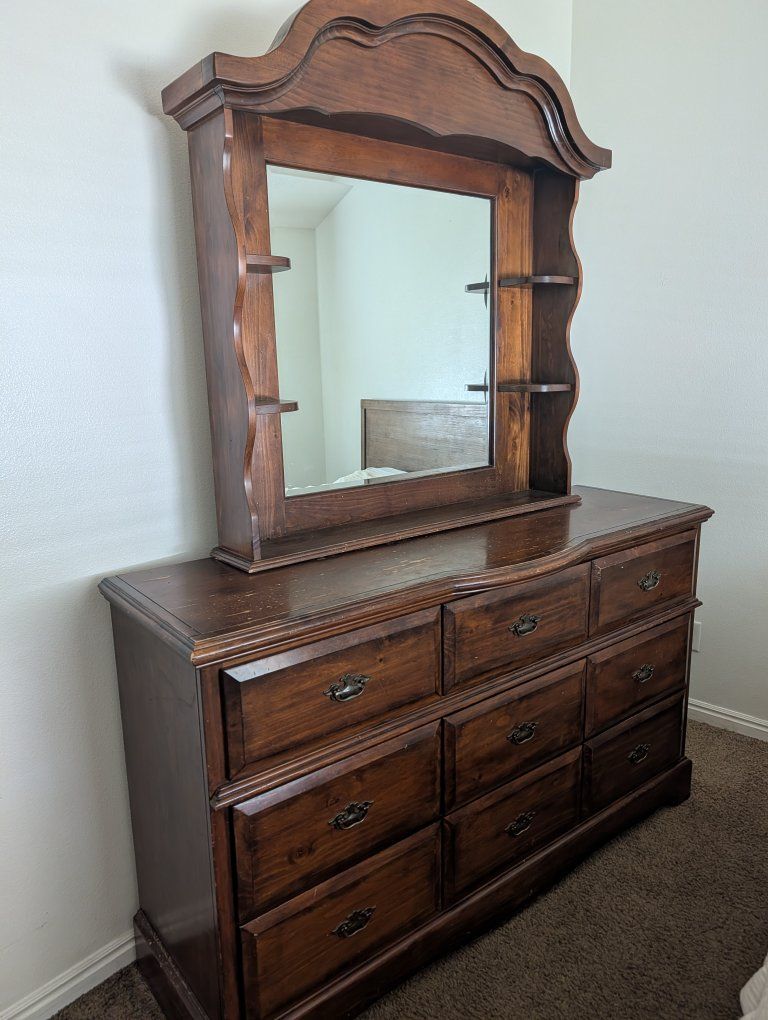 Beautiful, vintage large solid wood, 9-drawer dresser with mirror