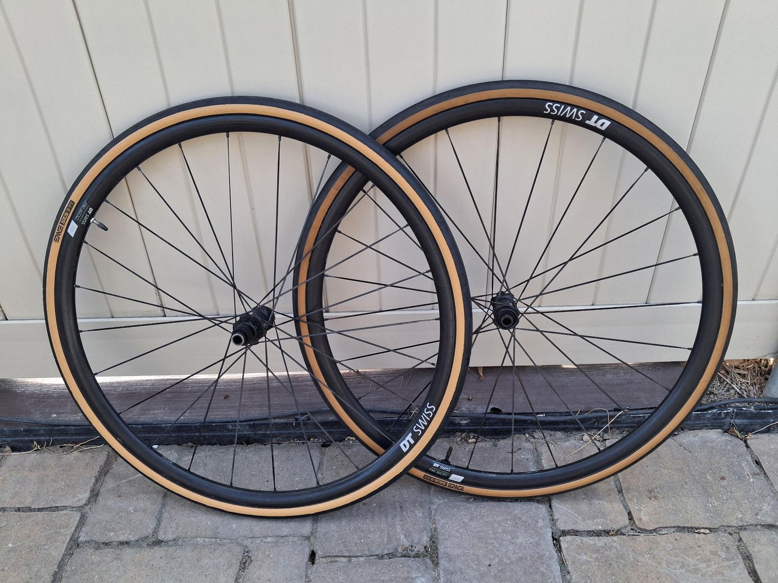 Road Biking Wheels & Tires - DT Swiss PR 1600 Spline 23 CL Wheel (350 hub)/Enve SES Tubeless 700c X 29